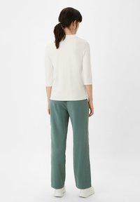 comma Maglione - weiß