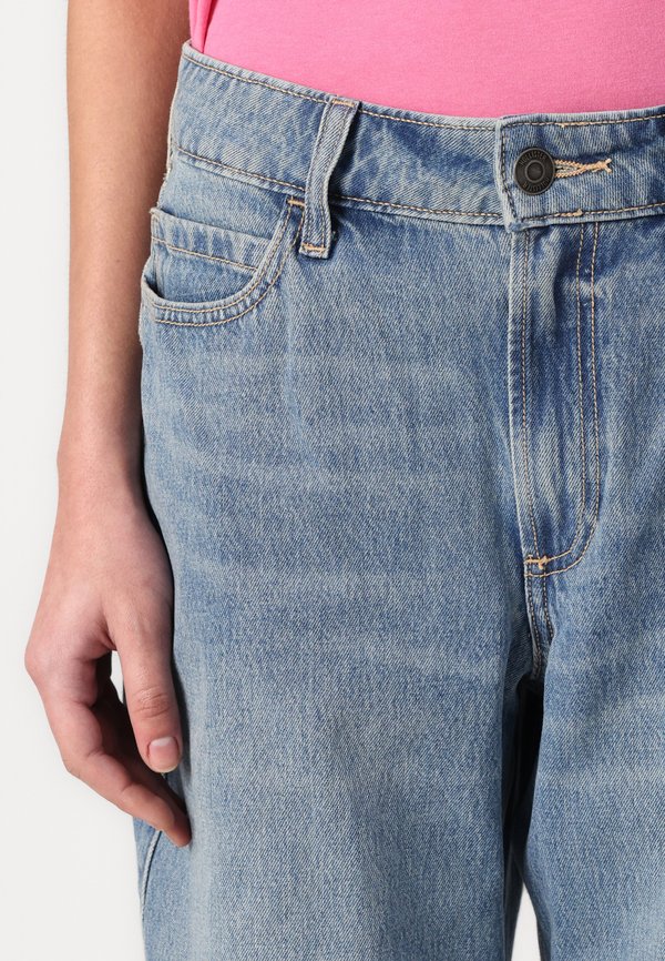 Curvy High-Rise Medium Wash Baggy Jeans - Relaxed fit jeans4