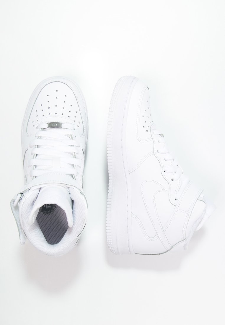 Nike Air Force alte bianche, utilizzate qualche volta, con lacci