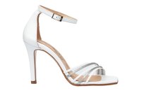 Sándalo blanco de tacón alto con tira al tobillo, que presenta bandas de glitter plateado y un acabado suave. Diseño estructurado de punta abierta.