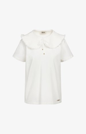 Witte blouse met korte mouwen, grote geschulpte kraag, vooraan gestrikt met gouden uiteinden en klein logolabel vlak bij de zoom.