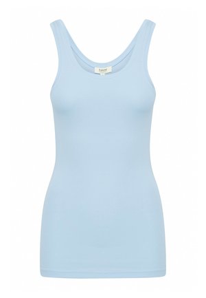 Débardeur bleu clair avec un col dégagé et des bretelles larges. La coupe est ajustée, réalisée dans un tissu lisse et extensible. Aucun motif visible.