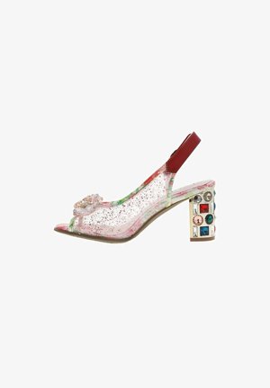 Escarpin slingback transparent pailleté rose avec sangle rouge, bout ouvert, groupe décoratif de perles sur le devant, et talon bloc orné de pierres précieuses colorées.