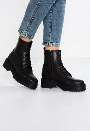 Enkellaarsjes met plateauzool - black