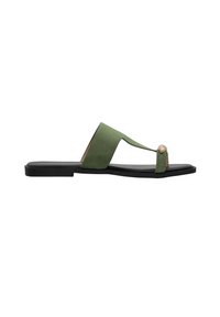Sandales à glisser vertes en daim avec une semelle noire, présentant un design minimaliste et une boule décorative dorée sur la bride entre les orteils.