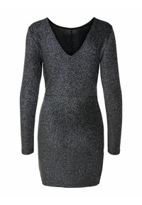 Juoda ilgomis rankovėmis suknelė su gilia V formos iškirpte, pagaminta iš blizgaus audinio. Aptemptos formos, lygaus tekstūros su minimaliais dizaino elementais.