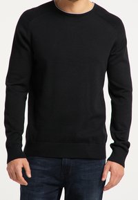 Mo Maglione - black