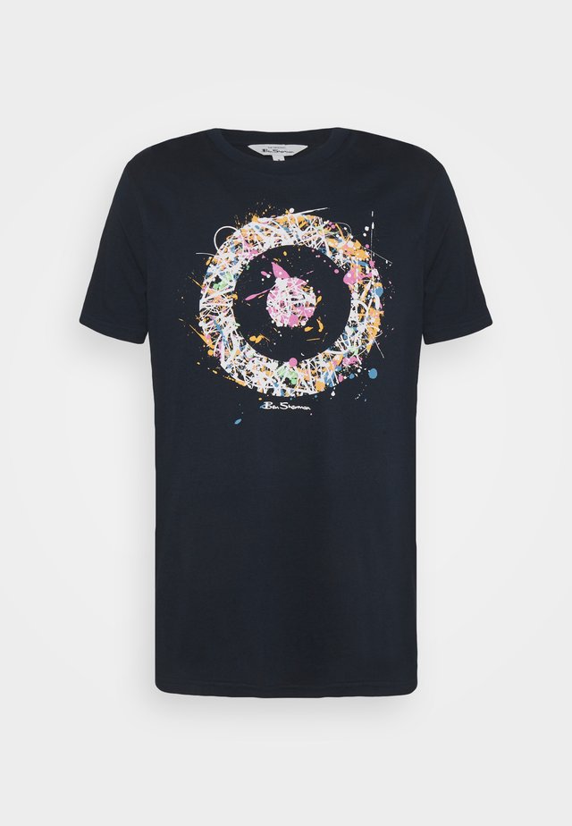 PAINTED TARGET TEE - T-shirt z nadrukiem - airforce