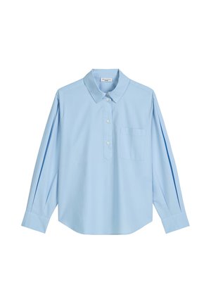 Jasnoniebieska koszula z długim rękawem wykonana z bawełny. Posiada kołnierzyk, zaszewkę z przodu zapinaną na guziki oraz pojedynczą kieszeń na piersi. Miękka w dotyku, o luźnym kroju.