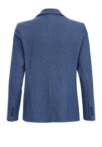Blazer su misura blu realizzato in tessuto testurizzato, con colletto a punta, maniche lunghe e quattro bottoni decorativi ai polsini.