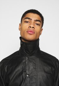 Barbour BEAUFORT - Rövid kabát - black