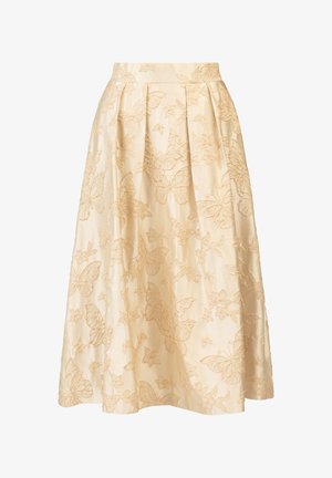 Una gonna midi plissettata realizzata in un tessuto leggero color crema, decorata con un motivo di farfalle e fiori ricamati in una tonalità leggermente più scura.