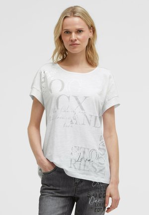 Soccx, SOCCX T-SHIRT MIT ÜBERSCHNITTENER SCHULTER UND FOLIENPRINT - Print T-shirt - opticwhite