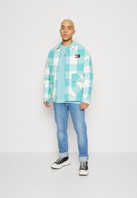 Tommy Jeans SKATER TIMELESS CREW - Mikina - ocean tide
