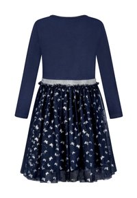 Námořnické šaty s dlouhým rukávem a stříbrným páskem v pase; mají tylovou sukni zdobenou metalickými vzory motýlů. Měkká látka, dobře padnoucí korzet.