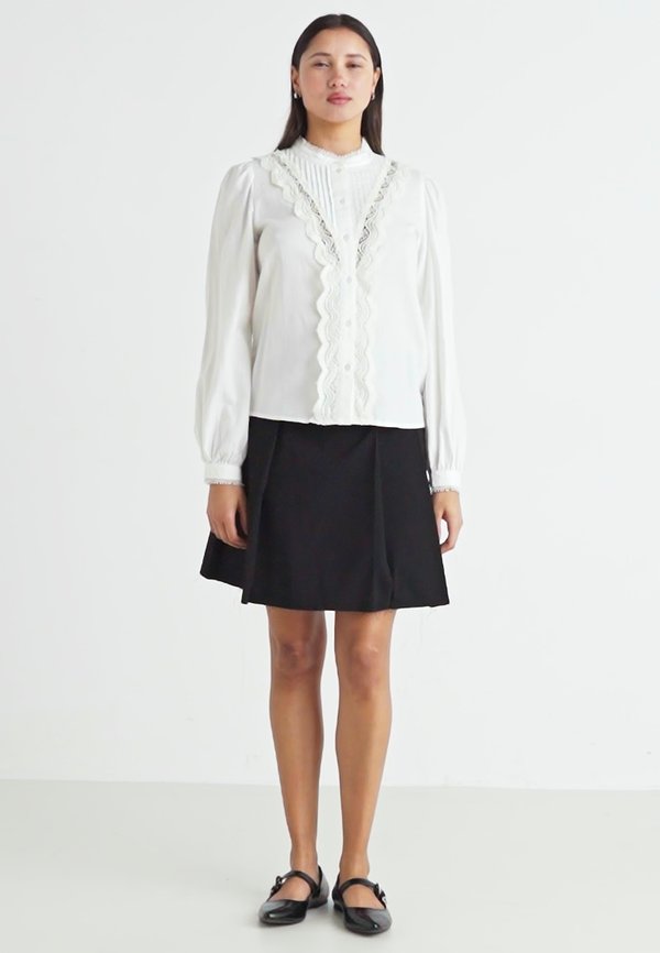 JDYAVEDA BROIDERY  - Button-down blouse - cloud dancer2