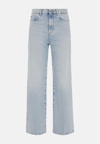 Jean taille haute bleu clair avec un design à jambes larges, fabriqué en denim, présentant une disposition classique à cinq poches et des coutures discrètes.