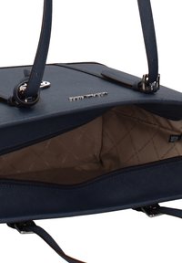 Borsa sintetica blu navy dal design essenziale, con due manici superiori e una tasca interna con zip; dettaglio logo color oro.