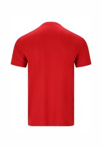 Bageste udsigt af en ensfarvet rød kortærmet T-shirt med rund hals på en hvid baggrund.