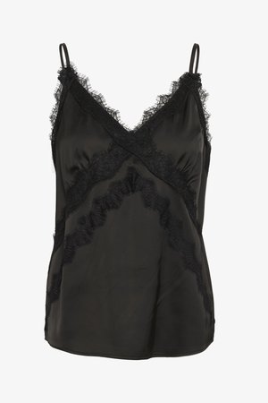 Svart sateng camisole med blondedetaljer langs utringningen og kanten, med tynne justerbare stropper og en jevn, teksturert overflate.