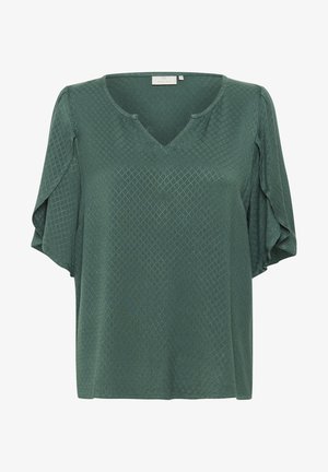 Zelena bluzica z teksturo in V-izrezom, kratkimi rahlimi rokavi in diamantnim vzorcem. Narejena iz lahke tkanine, primerne za priložnostno nošenje.