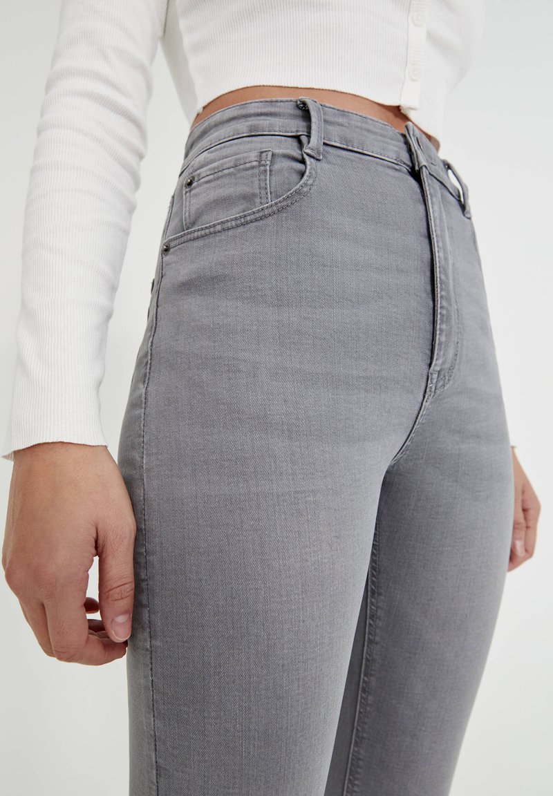Damen Skinny | PULL&BEAR CONTOUR SKINNY FIT Jeans Slim Fit grey/grau - KO99563 Damen Skinny | PULL&BEAR CONTOUR SKINNY FIT Jeans Slim Fit grey/grau - KO99563