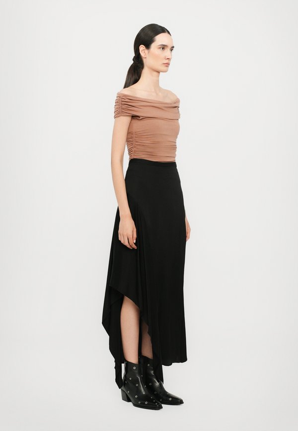 Basic T-shirt - hazel4