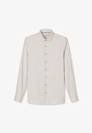 Beiges langärmeliges Hemd mit Knöpfen, klassischem Kragen und braunen Knöpfen, flach auf weißem Hintergrund dargestellt.