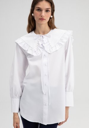PEARL NECK - Blza - white