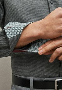 Next TRIMMED SINGLE CUFF - Overhemd - grey