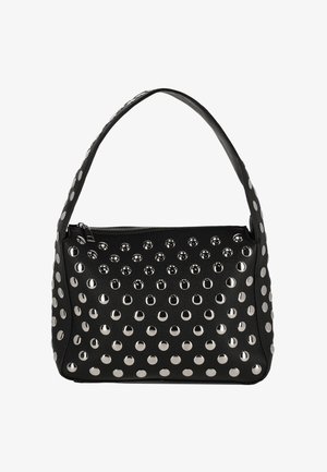 Zwarte leren handtas met een afgeronde vorm, versierd met zilverkleurige metalen studs aan de voorkant, en een enkele schouderriem.