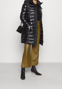 Trussardi Zimní kabát - black