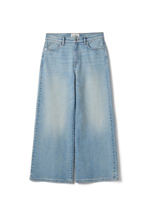 Jean bleu clair à jambes larges avec taille haute, fermeture à boutons et zip à l'avant, et style à cinq poches.