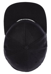 Cappello nero con design strutturato, visiera piatta e tessuto testurizzato. Presenta un motivo bianco a contrasto sul pannello frontale.