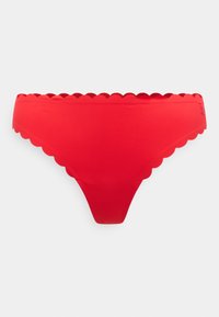 Parte inferior de bikini roja con detalle de cintura festoneada. Hecha de tela suave y elástica. Corte clásico estilo braguita sin adornos adicionales.