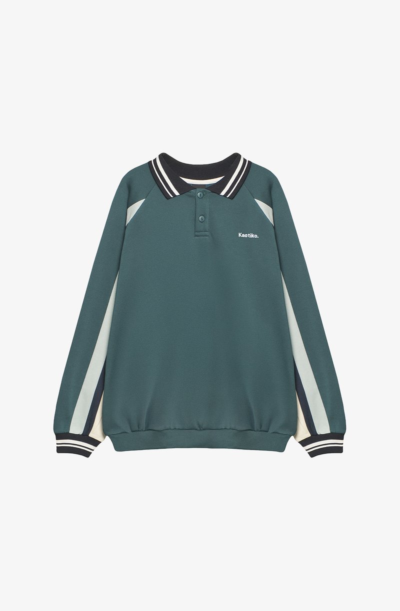 Turkusowy sweter z kołnierzykiem w czarno-białe paski. Posiada białe i granatowe paski po bokach oraz małe logo na piersi. Miękka tekstura materiału.