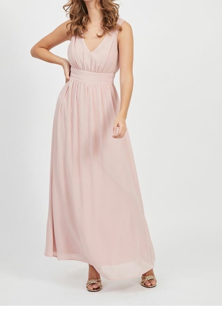 Robe maxi de couleur rose clair, avec un décolleté en V profond, une taille cintrée et une jupe fluide. Fabriquée dans un tissu léger et texturé.