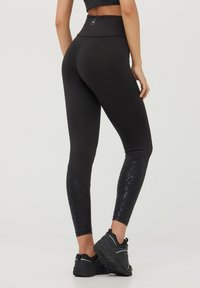 Terranova CON DETTAGLI MACULATI LUCCICANTI Leggings nero