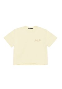 T-shirt in cotone giallo con maniche corte, design accorciato e logo ricamato sottile sul petto sinistro, caratterizzato da una texture morbida.