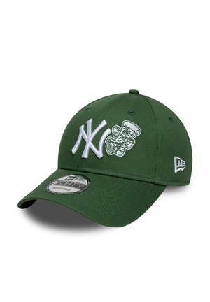 Gorra de béisbol verde ajustable con logo blanco de los New York Yankees y bordado de personaje animado en la parte delantera, logo de New Era en el lateral.