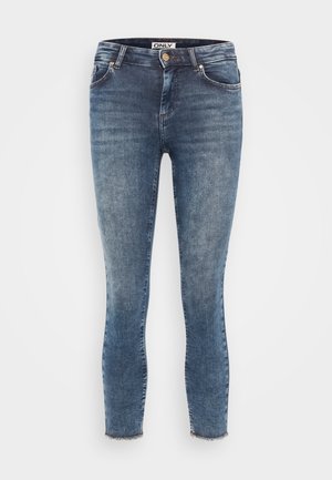 Jeans in denim blu con una vestibilità slim, vita media, cinque tasche e orli sfilacciati. Presentano una leggera scoloritura e dettagli cuciti.