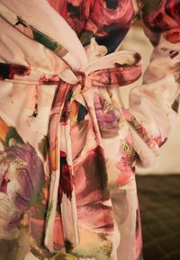 B by Ted Baker FLORAL PRINT COSY - REGULAR FIT - Župan - pink floral