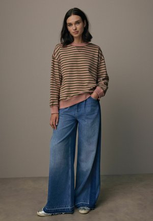 Next STRIPED RAW EDGE SEAM DETAILING CREW NECK - Felpa - pink khaki green