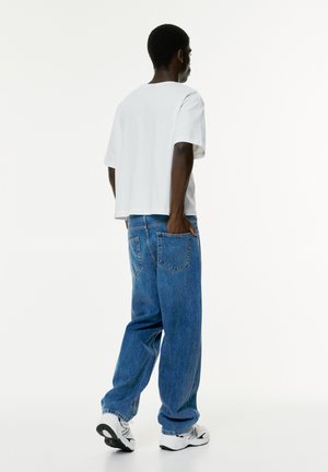 - Jeansy Relaxed Fit