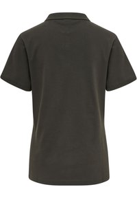 Polo shirt in donkergroen katoen met korte mouwen, een klassieke kraag en een gladde textuur. Achteraanzicht, geen extra details of patronen.