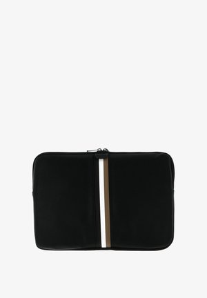 Pochette noire zippée avec des rayures verticales marron et blanches centrées à l'avant, forme rectangulaire, texture lisse.