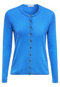 Cardigan blu in maglia con maniche lunghe, scollatura rotonda, chiusura con bottoni sul davanti e bordi a coste. I bottoni sono scuri con una finitura liscia.