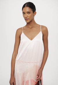 MAX&Co. CURLY - Pidulikud riided - weiss