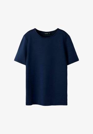 Marineblauw T-shirt met korte mouwen en een ronde halslijn, gemaakt van gladde stof. Heeft een relaxte pasvorm en geen zichtbare patronen of versieringen.