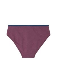 Lila Unterwäsche aus Baumwollmischung mit einem marineblauen Bund, die eine glatte Textur und ein klassisches Slip-Design mit gesteppten Kanten aufweist.